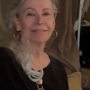 Meet your Posher, Lorie